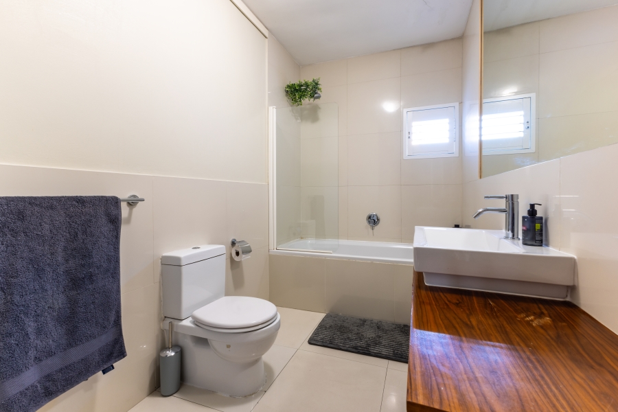 To Let 3 Bedroom Property for Rent in Sea Point Western Cape